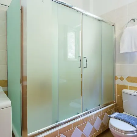 Anastasia Villa, Libyan Seaviews With Heated Pool, By Thinkvilla Βίλα *
